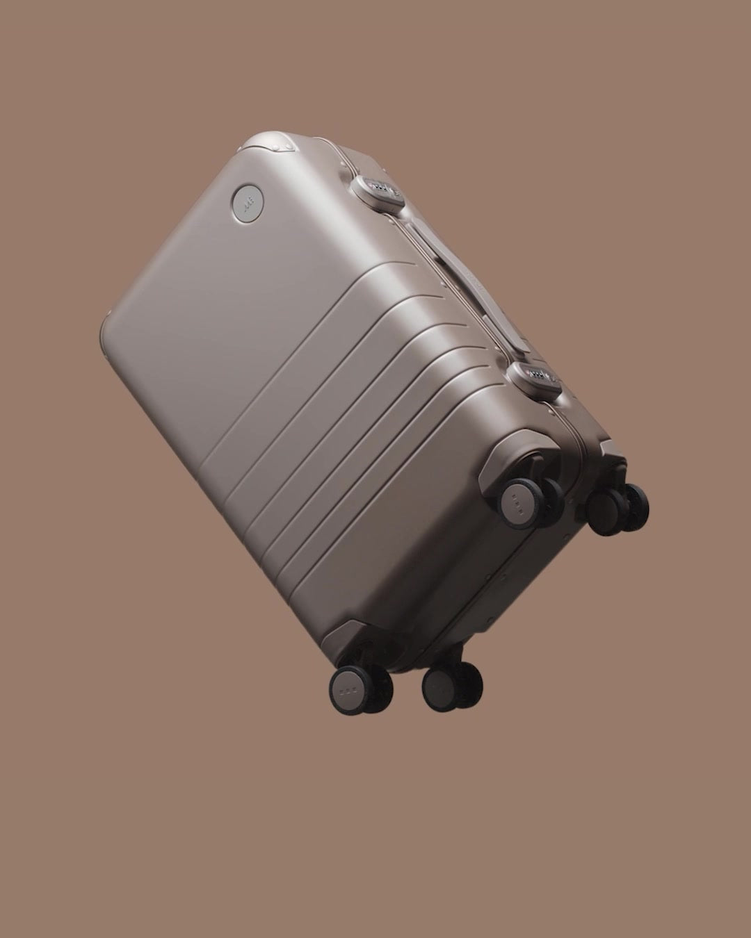 A hybrid Carry-On in Champagne 